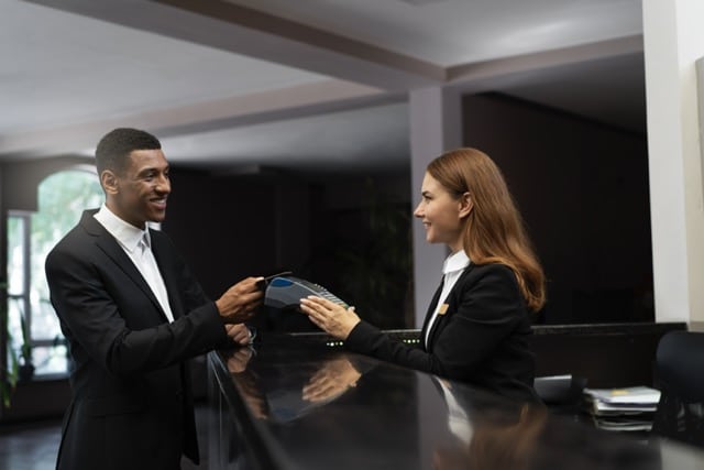Wie verbessert ein Hotelmanagementsystem das Gästeerlebnis und die Zufriedenheit?